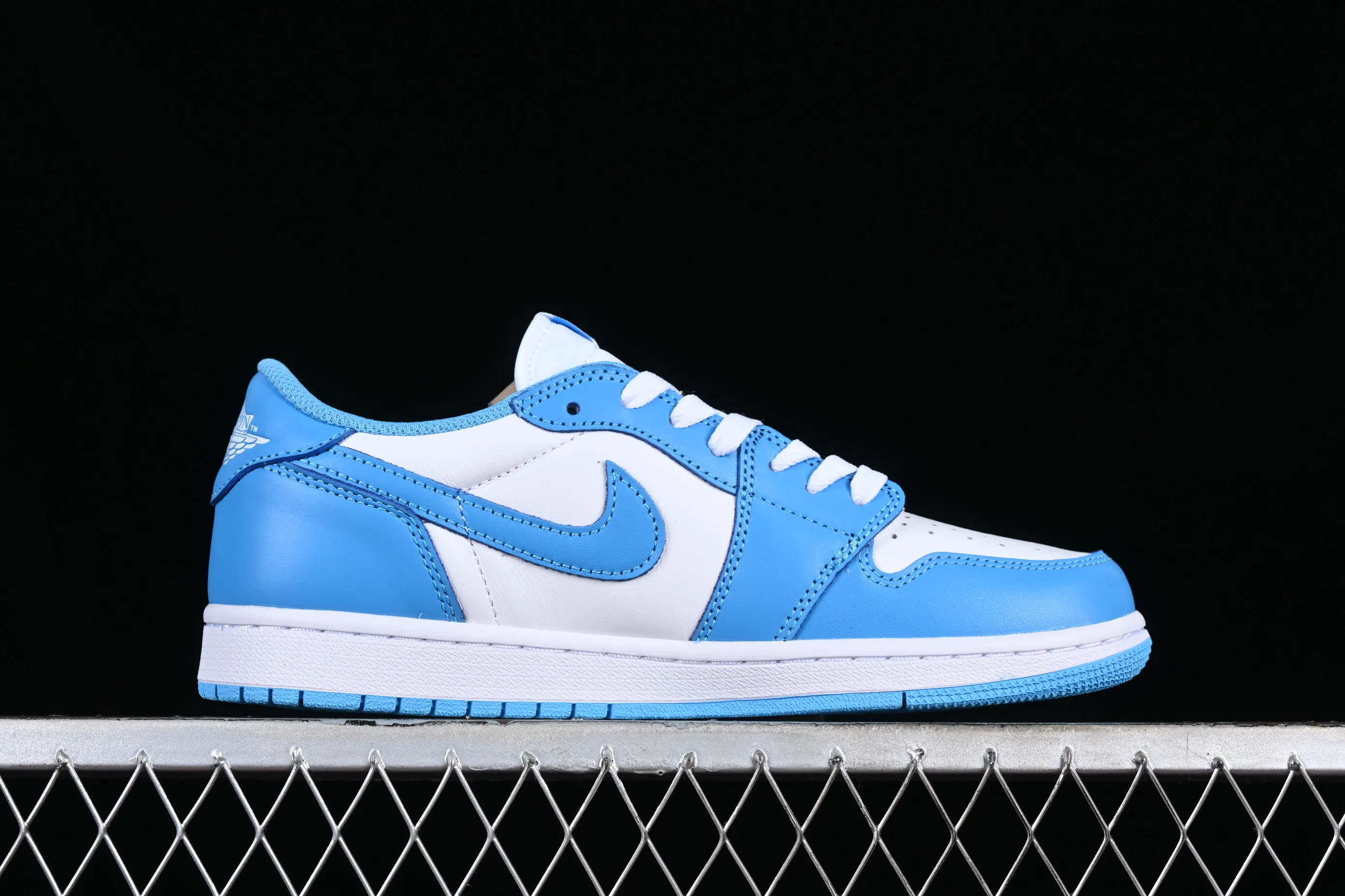 All categories Air Jordan Jordan series basketball shoes Air Jordan 1 Low G version pure original Nk SB x Air Jordan 1 Low AJ1 Joe 1 joint North Carolina blue full head layer low-top basketball shoes CJ7891-401